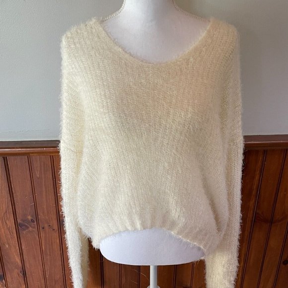 Freshman 1996‎ Juniors' Fuzzy V-Neck Sweater Beige - Picture 1 of 6
